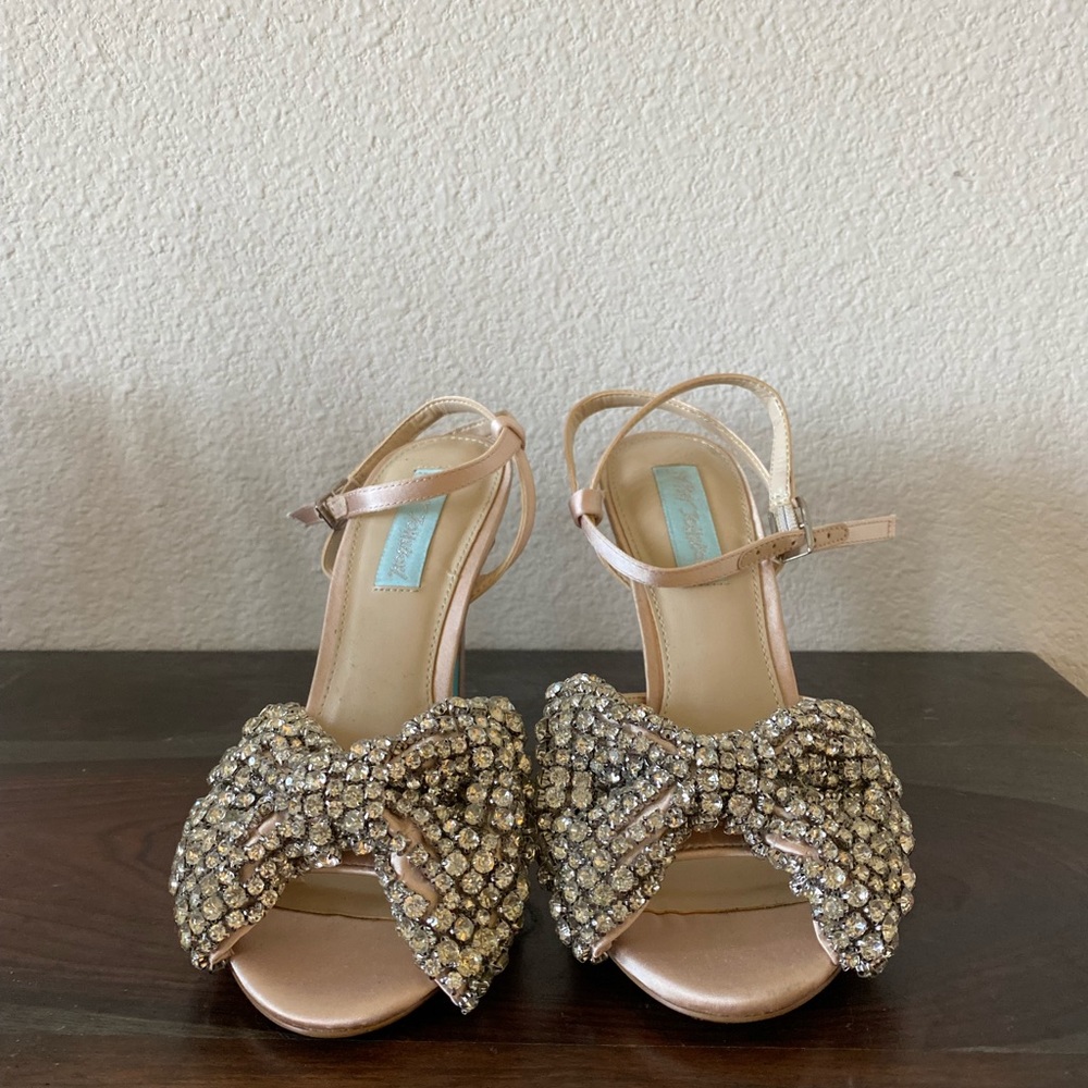 NWOT Betsey Johnson bow heels - Picture 8 of 8